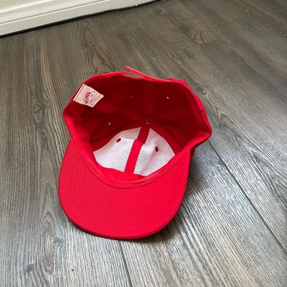 OTTO Red Cap with White Label - Picture 8 of 11